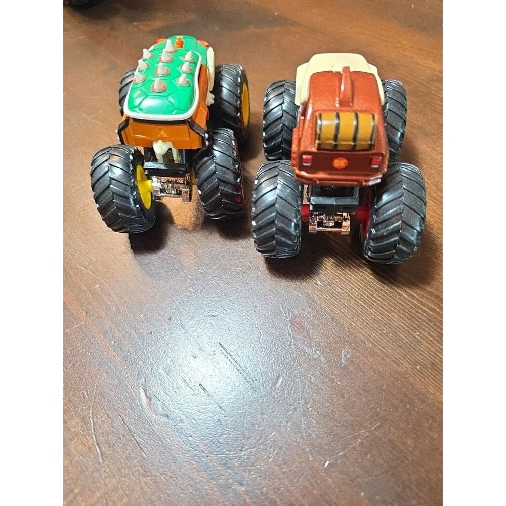 Hot Wheels- SUPER MARIO-DONKEY KONG & BROWSER 2 pack 2023 Monster Trucks